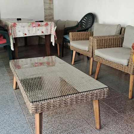 Gazde/Camere de închiriat Casa Sara *